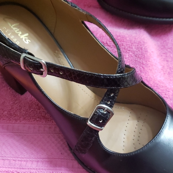 Shoes - Picture 5 of 5